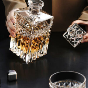 Set pahar whisky cu sticla din Cristal de Bohemia colectia Harry